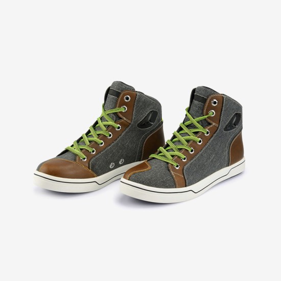 Fashionable racing boots and ankle boots