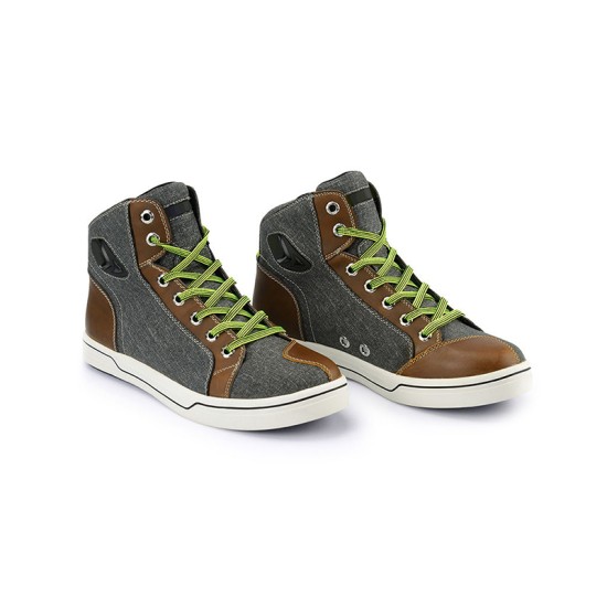Fashionable racing boots and ankle boots