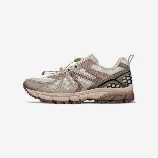 Breathable low-top trail running shoes