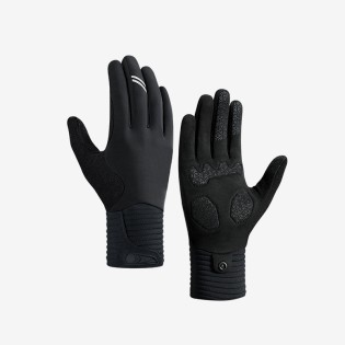 Touchscreen compatible non-slip gloves