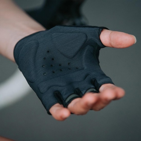 Seamless one-piece palm cycling gloves